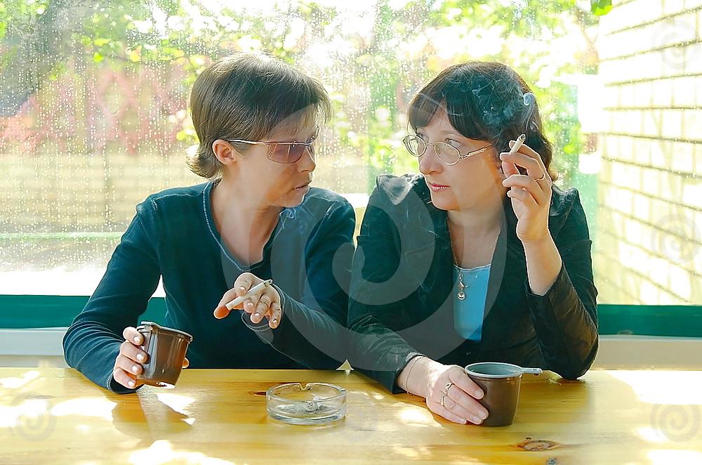 25P Mothers and Daughters Smoking