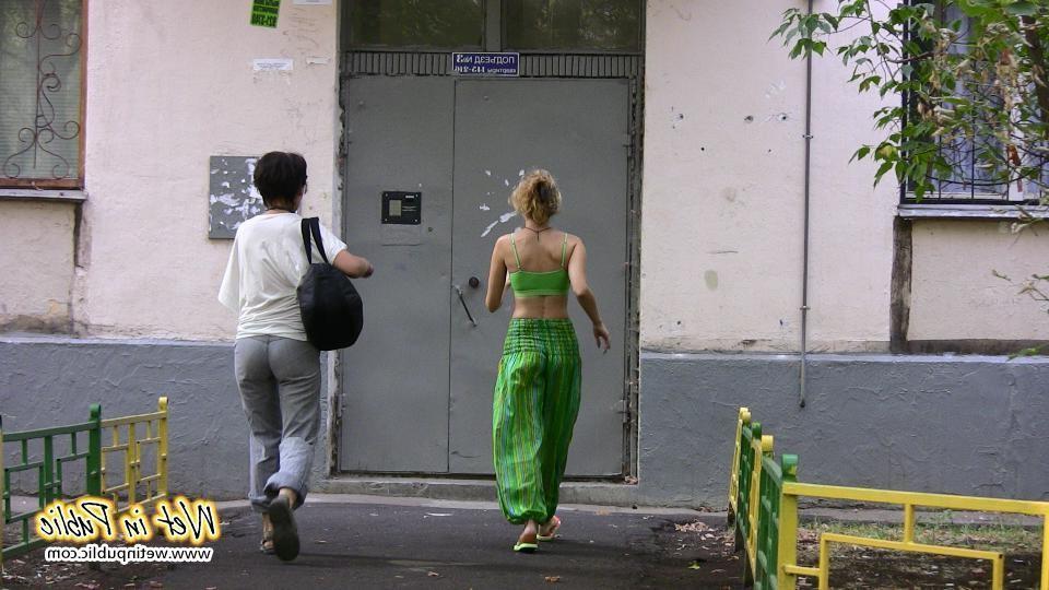 10P Two girlfriends wet their pants caught outside of the house with no key