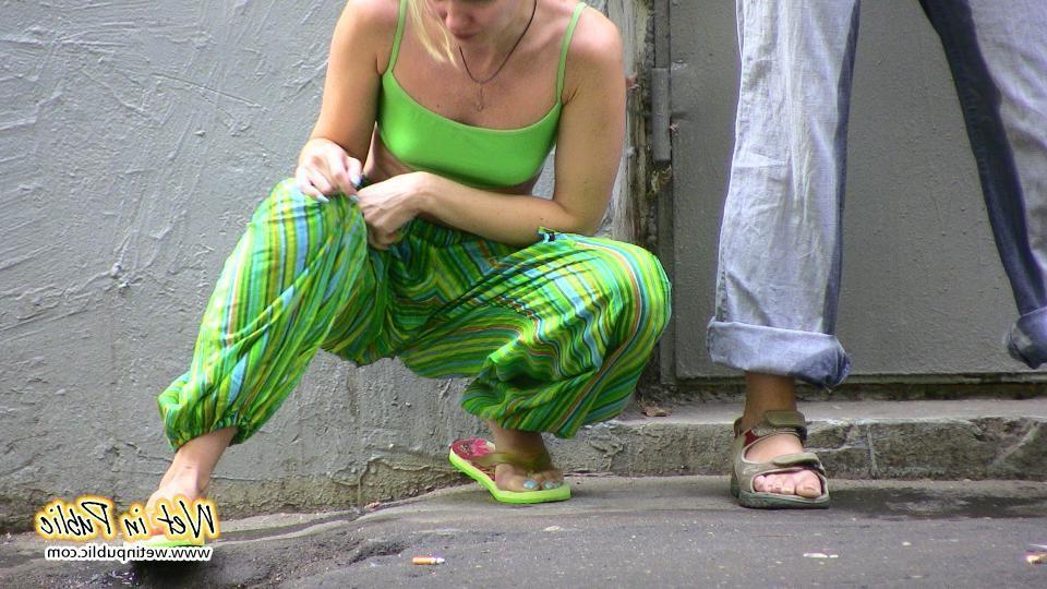 10P Two girlfriends wet their pants caught outside of the house with no key