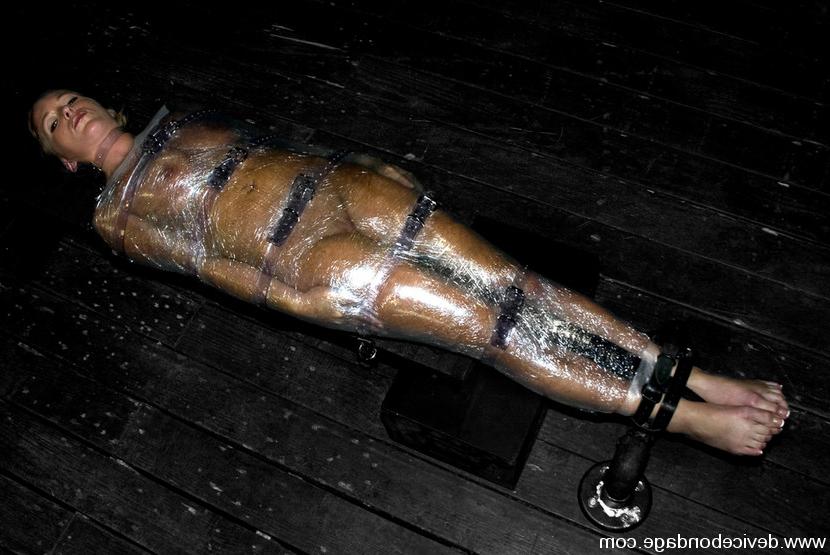 15P Blond Dia Zerva in tight rubber gas mask breathplay bondage