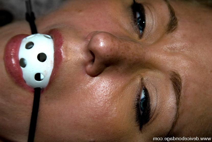 15P Blond Dia Zerva in tight rubber gas mask breathplay bondage