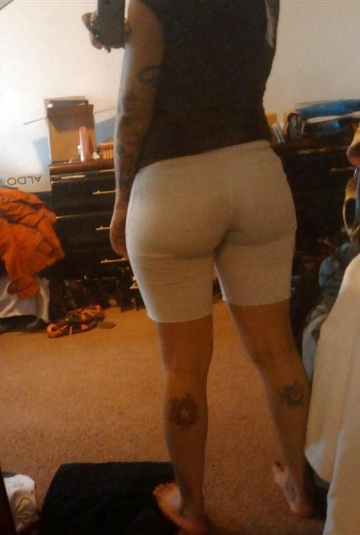 10P Lightskin Ebony Tatted Chick