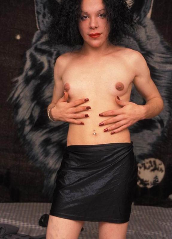 20P Brunet shemale showing massive cock