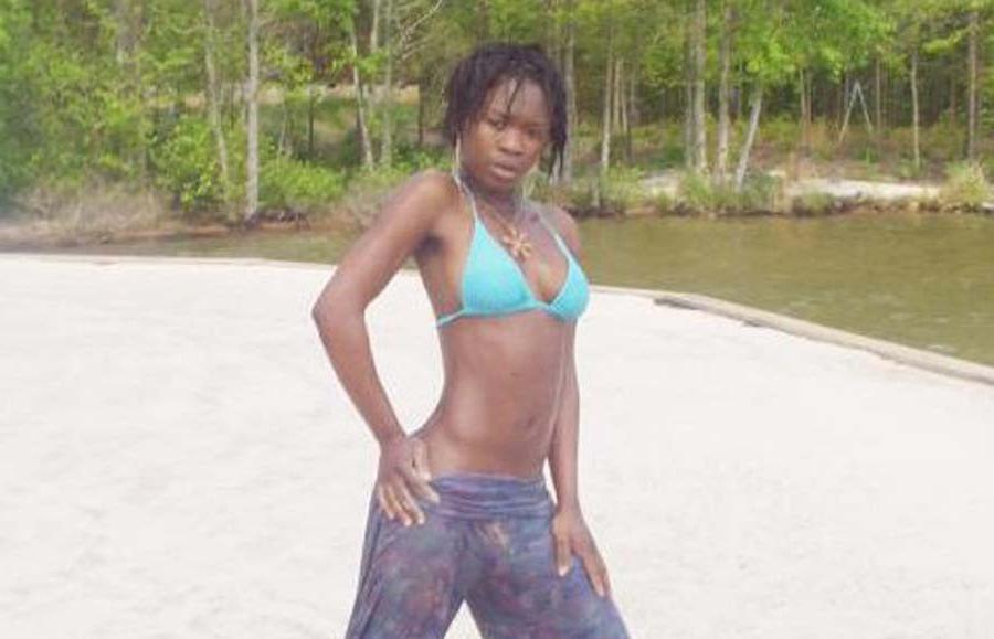 16P Amateur sexy black GF's outdoor photoshoot