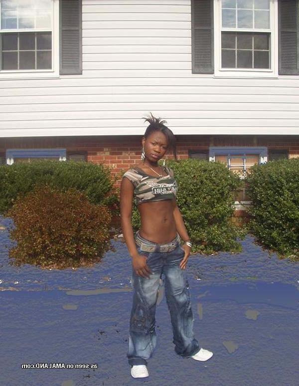 16P Amateur sexy black GF's outdoor photoshoot