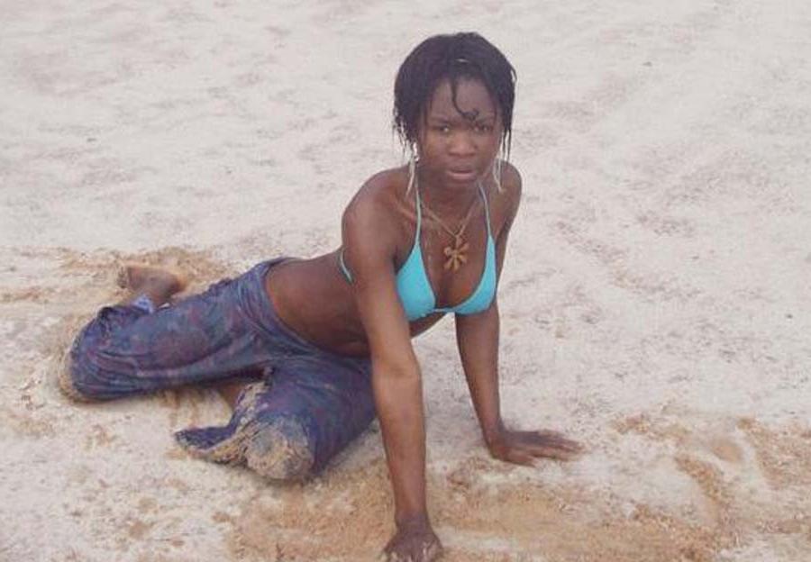 16P Amateur sexy black GF's outdoor photoshoot