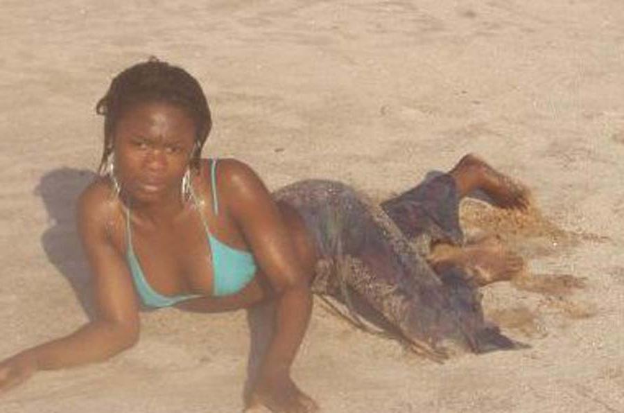 16P Amateur sexy black GF's outdoor photoshoot