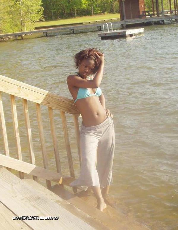 16P Amateur sexy black GF's outdoor photoshoot