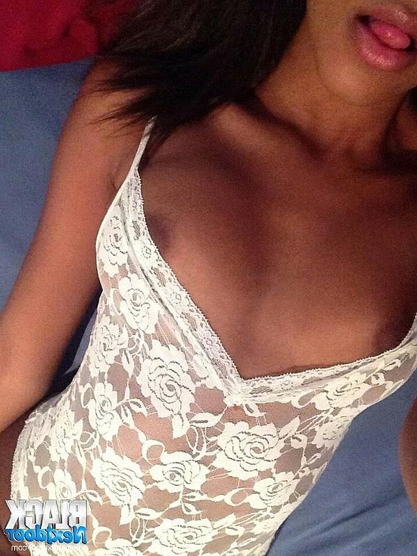 10P Sexy amateur selfies show her perky ebony titties