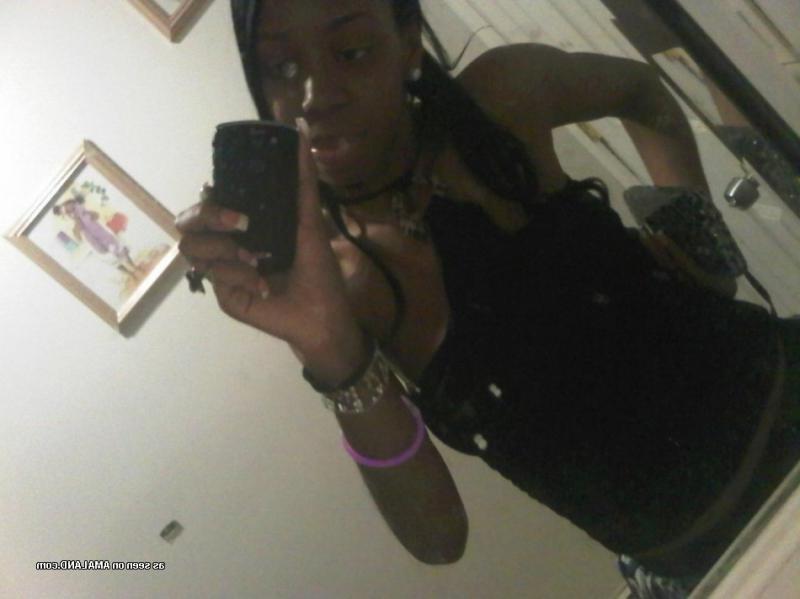 14P Ebony teen in non-nude self-shot pictures