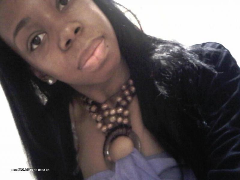 14P Ebony teen in non-nude self-shot pictures