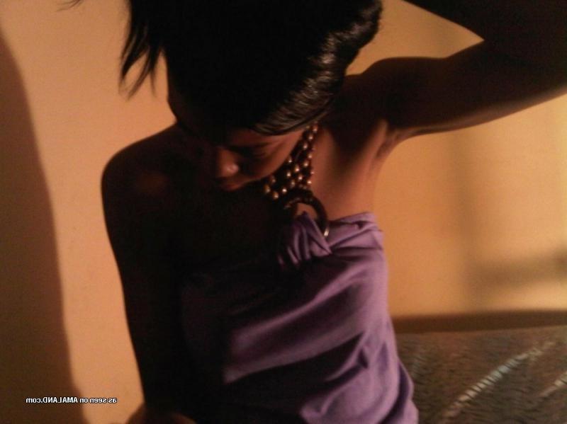 14P Ebony teen in non-nude self-shot pictures