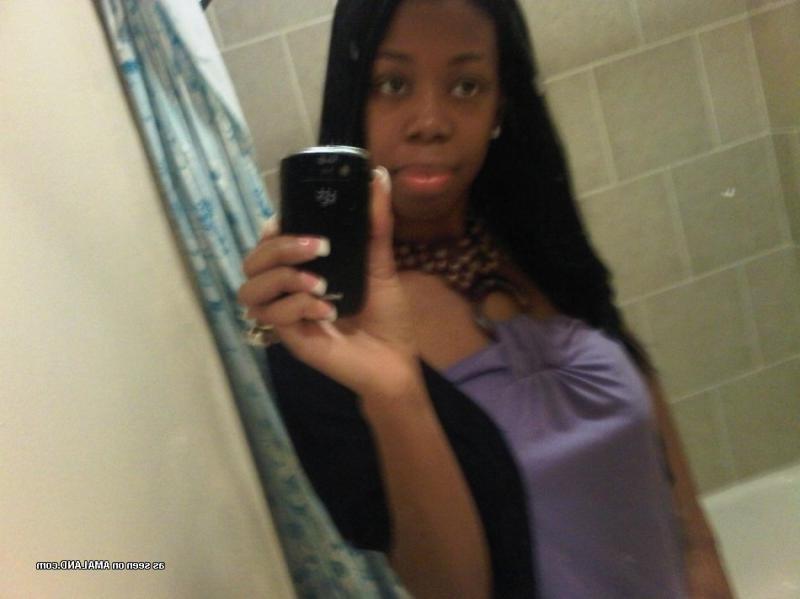 14P Ebony teen in non-nude self-shot pictures