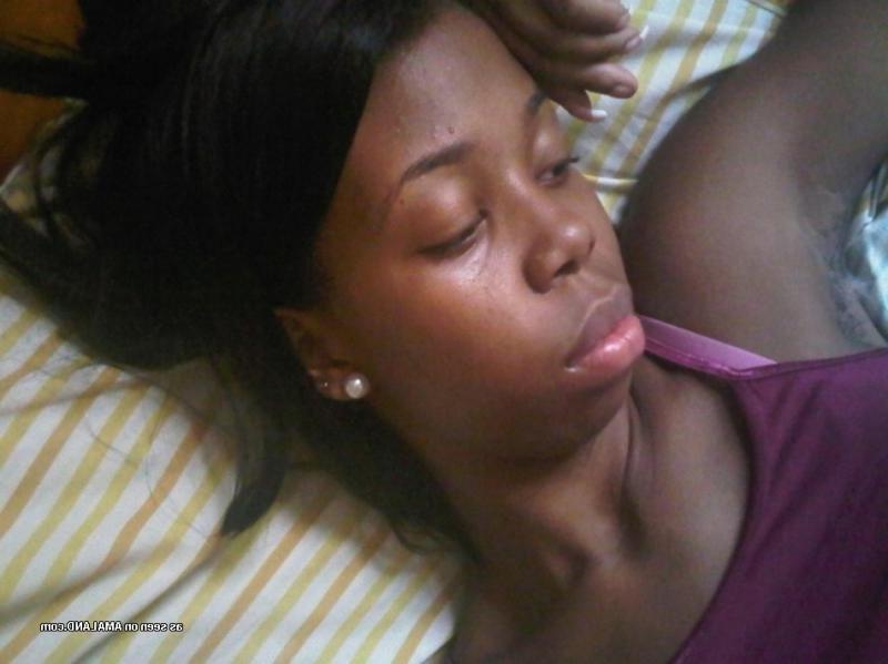 14P Ebony teen in non-nude self-shot pictures
