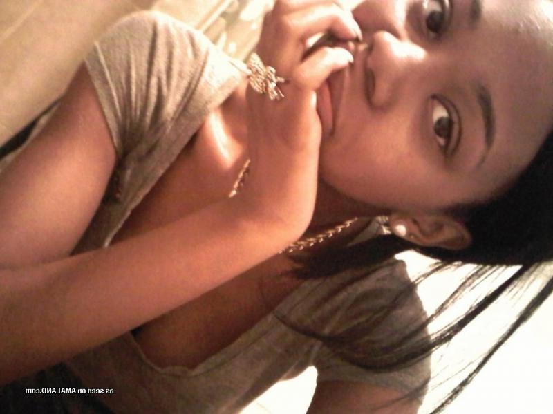 14P Ebony teen in non-nude self-shot pictures