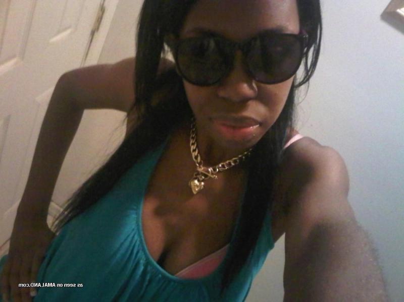 14P Ebony teen in non-nude self-shot pictures