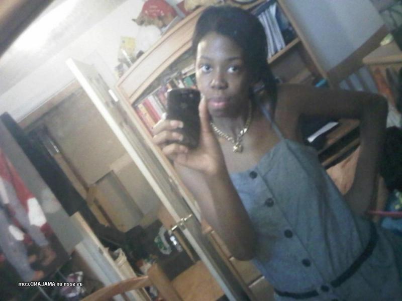 14P Ebony teen in non-nude self-shot pictures