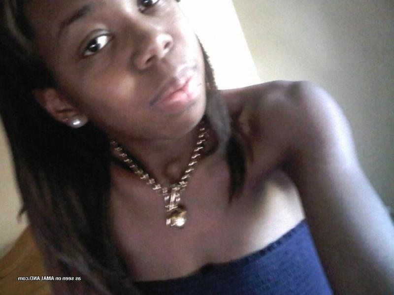 14P Ebony teen in non-nude self-shot pictures