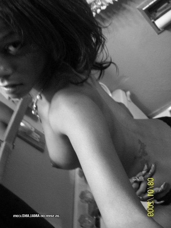 10P Sexy ebony teen teasing self-shot pictures