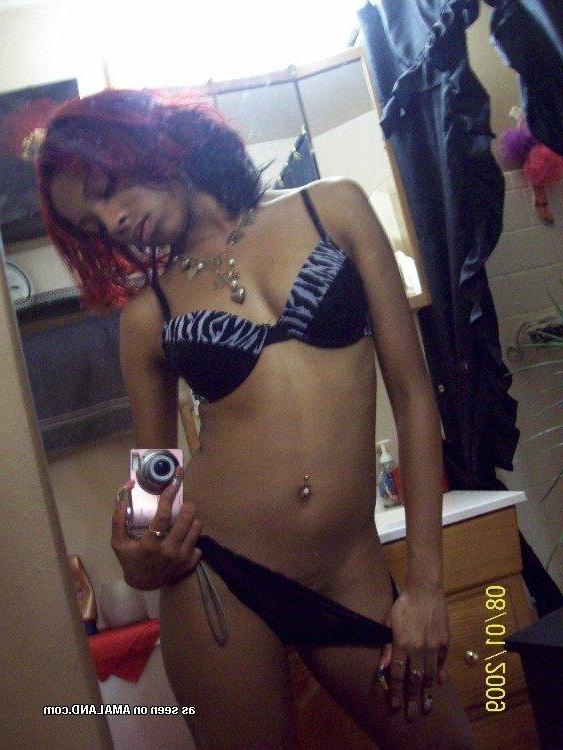10P Sexy ebony teen teasing self-shot pictures