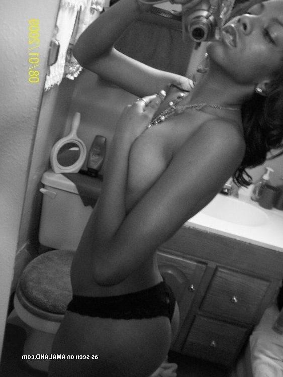 10P Sexy ebony teen teasing self-shot pictures