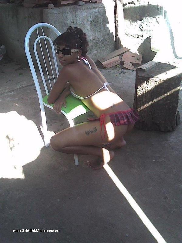 14P Sleazy amateur horny ebony teen in her skanky poses