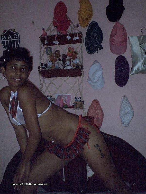 14P Sleazy amateur horny ebony teen in her skanky poses