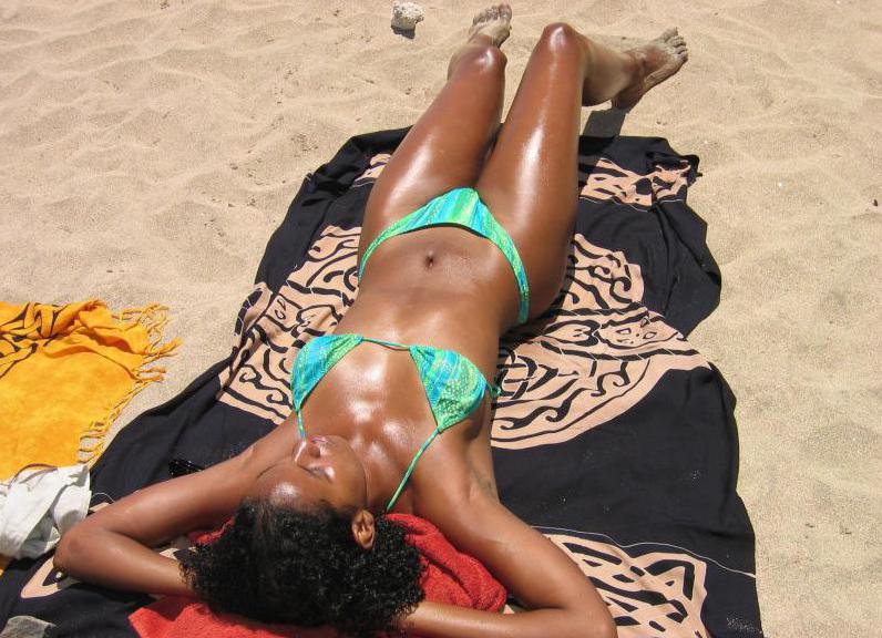 15P These ebony teen girlfriends posing and naked