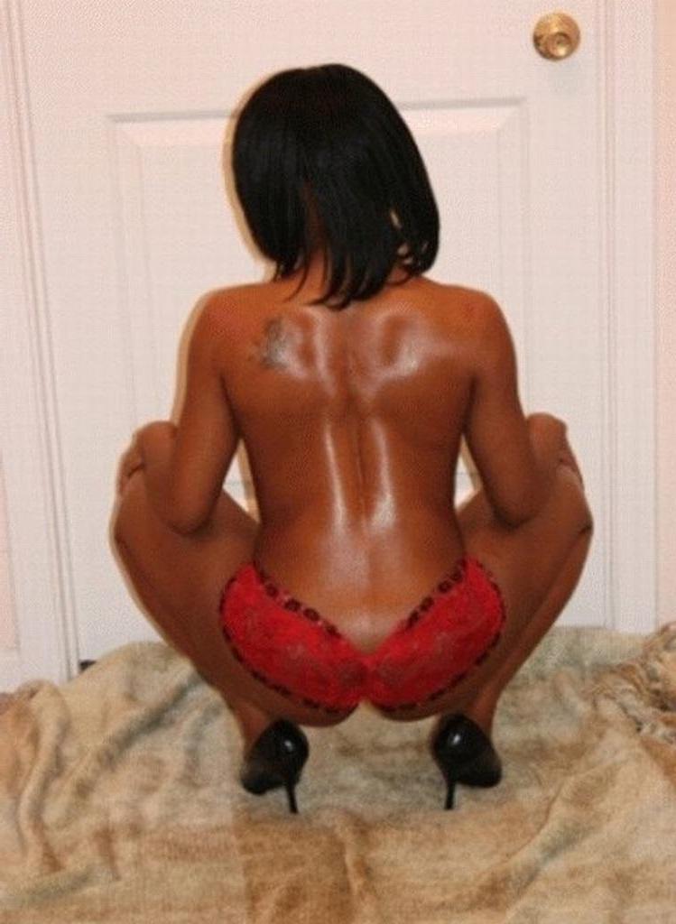 15P Ebony teen gfs posing for cell phone pics