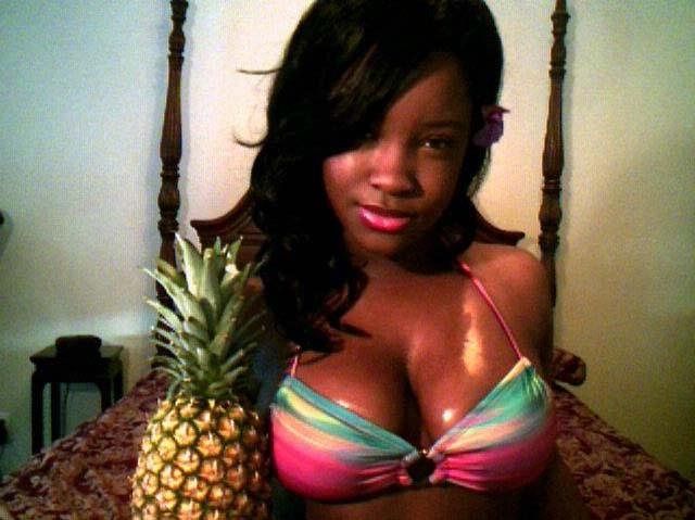 15P Ebony teen gfs posing for cell phone pics