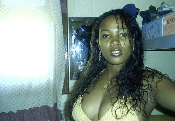 15P Ebony teen gfs posing for cell phone pics