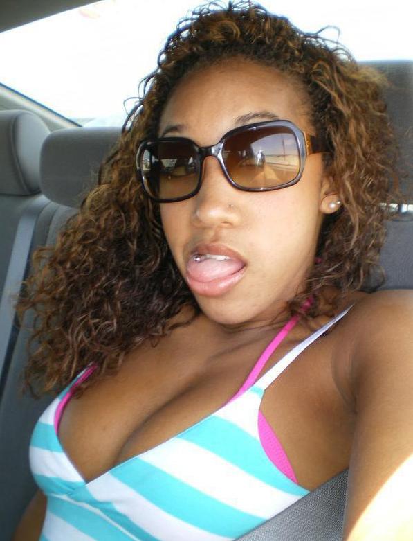 15P Ebony teen gfs posing for cell phone pics