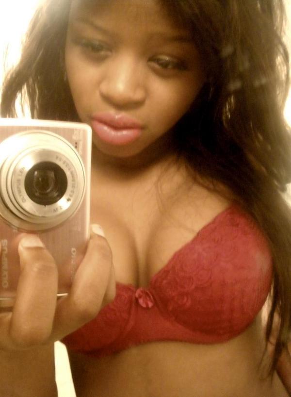 15P Ebony teen gfs posing for cell phone pics