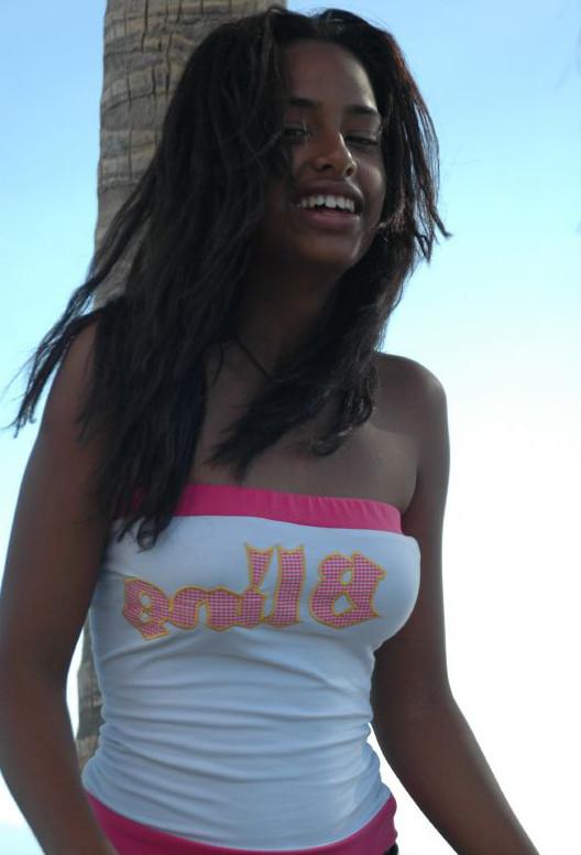 15P Ebony teen gfs posing for cell phone pics