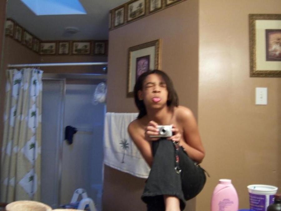 15P Ebony teen gfs posing for cell phone pics