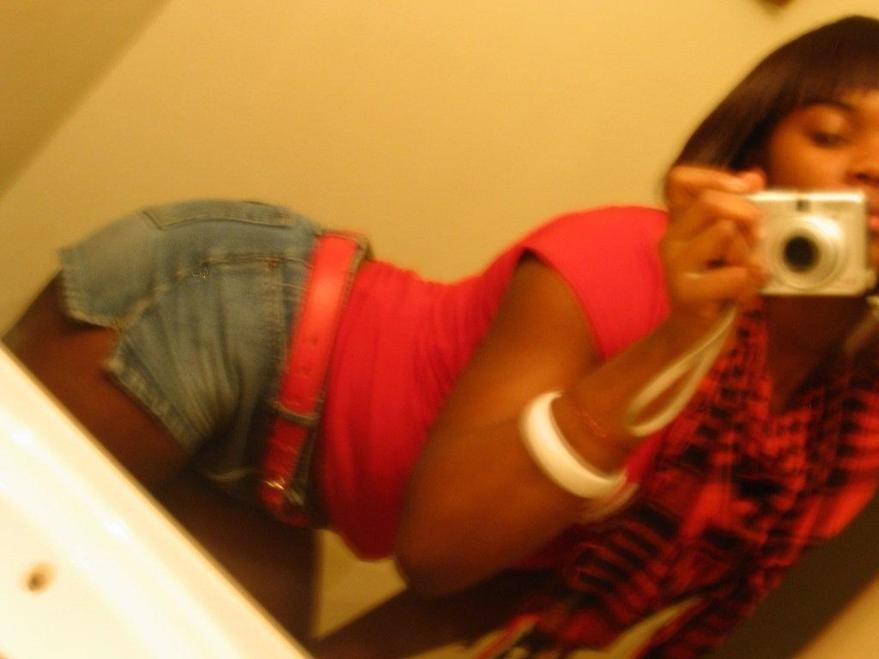 15P Ebony teen gfs posing for cell phone pics