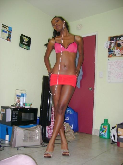 15P Ebony teen gfs posing for cell phone pics