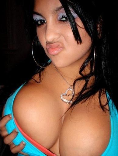 15P Ebony teen gfs posing for cell phone pics