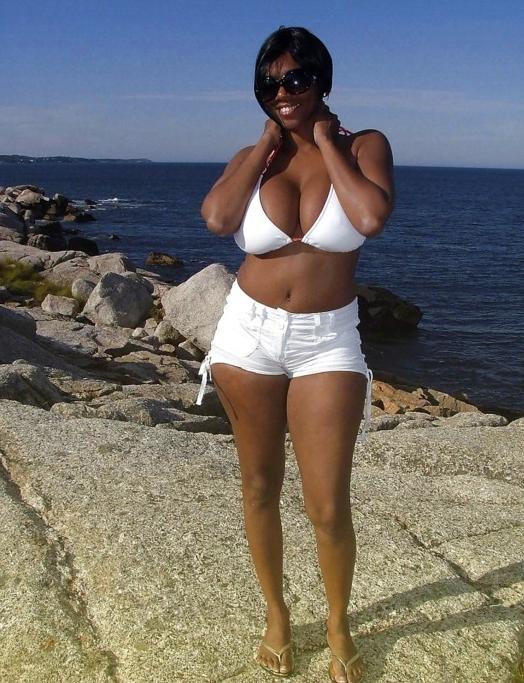 15P Ebony teen gfs posing for cell phone pics