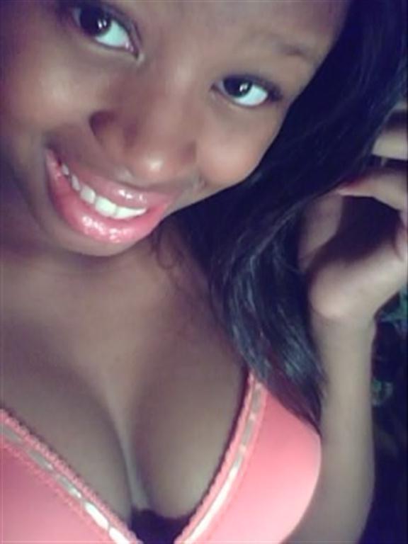 15P Ebony teen gfs posing for cell phone pics