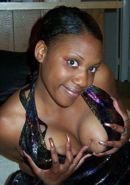 15P Ebony teen gfs posing for cell phone pics