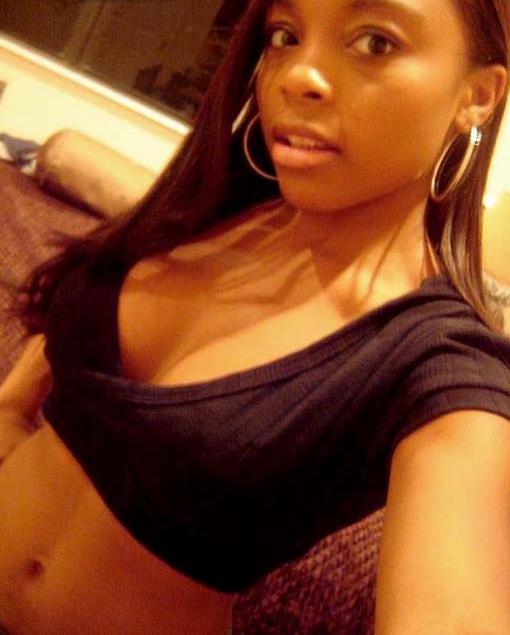 15P Ebony teen gfs posing for cell phone pics