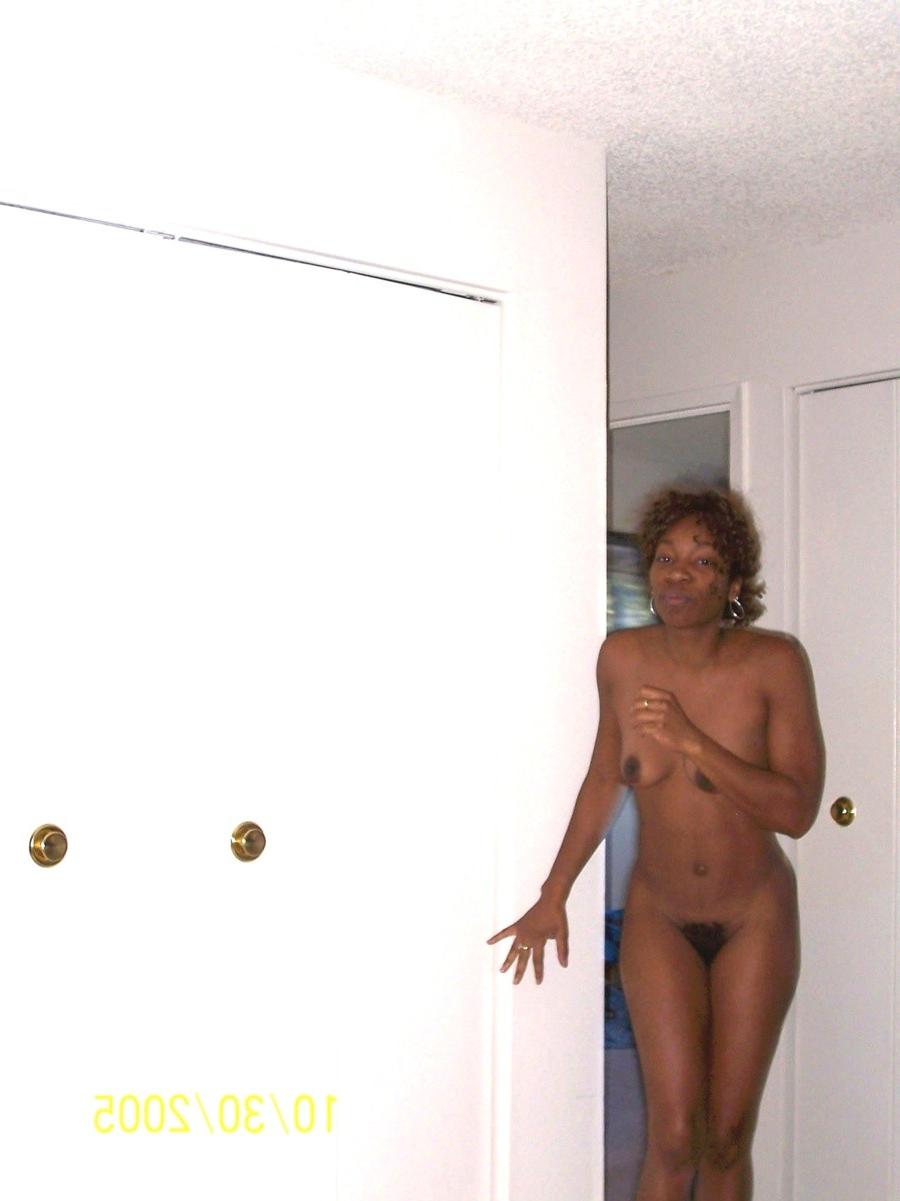 15P Ebony teen gfs posing for cell phone pics