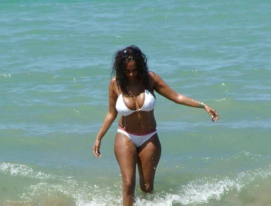 15P Ebony teen gfs posing for cell phone pics