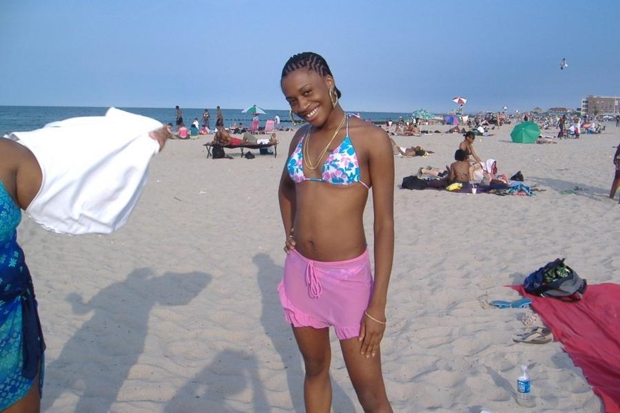 15P Ebony teen gfs posing for cell phone pics