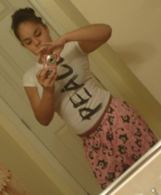 15P Ebony teen gfs posing for cell phone pics