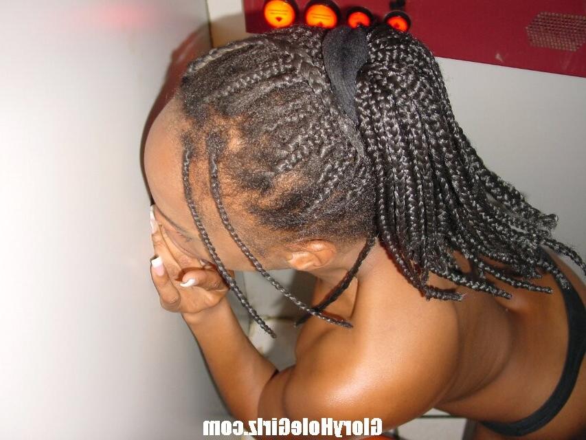 20P Wild ebony slut taking care all the cummers at gloryhole