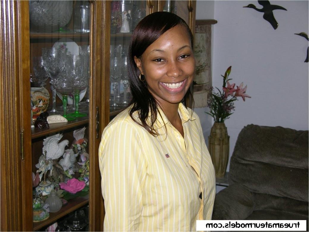 15P funky ebony amateur exposing roast beef pussy