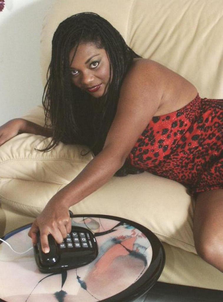 20P Big tit ebony rubbing her pussy while talking on the phone