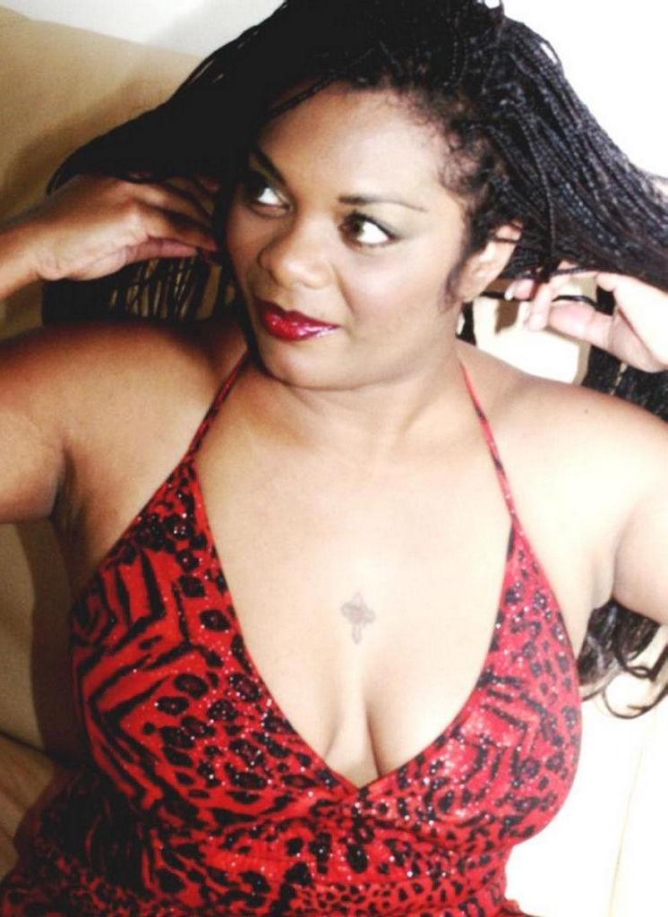 20P Huge tit ebony babe loves strip teasing before masturbating